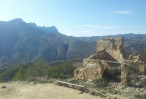 Walking trip Spain, ruins Finca-Pastor-Sierra-Oltá