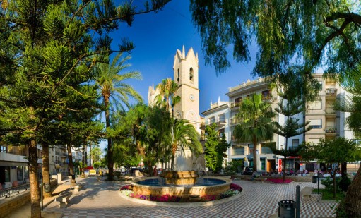 Town square, Benissa with fountain