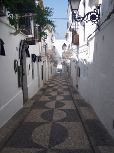 Een kijkje in de nauwe straatjes van het dorpje Altea aan de Costa Blanca 