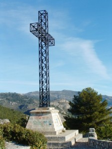 Wandelen Alicante, het kruis van Sant Cristofol, een markant punt op een prachtige wandeling