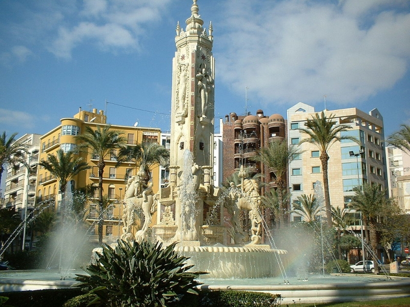 Mooie steden Costa Blanca, Alicante, plaza los Luceros