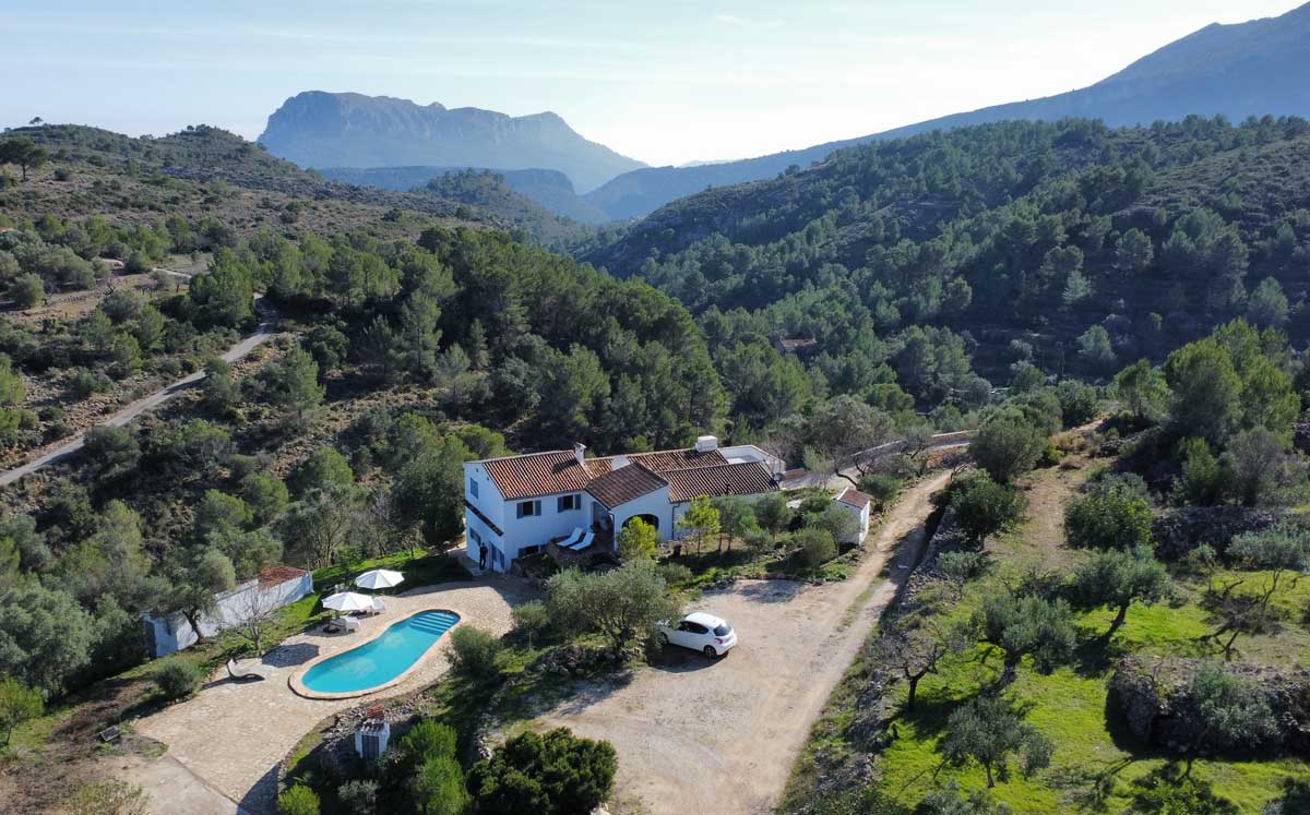 Ferienhaus auf dem Lande in Spanien hier mit Blick auf das Meer und die Sierra de Bernia 